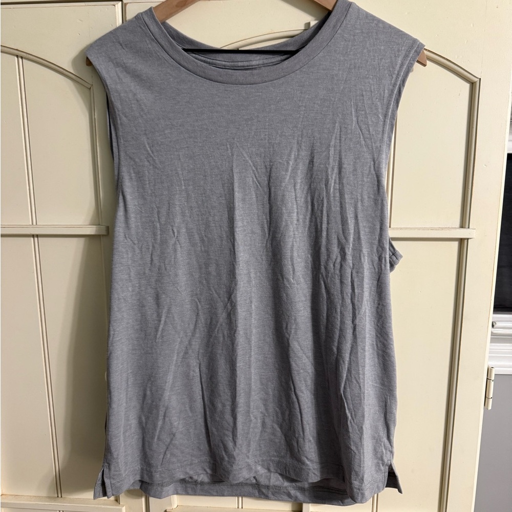 Men’s ALO Yoga Sleeveless Crewneck Tank Top - Light Gray